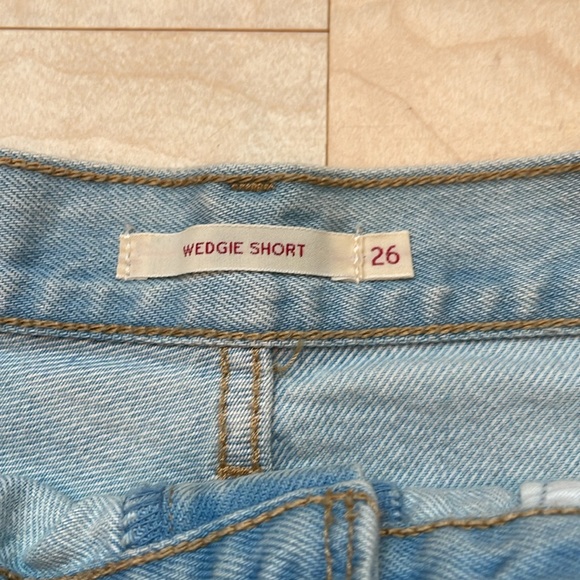 Levi’s Wedgie Button Fly Cutoff Denim Shorts Size 26 - Picture 4 of 10
